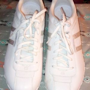 Women's white Skechers tennis shoes size 7